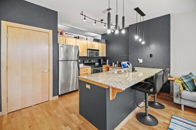 601 E Ogden Ave unit 405, Milwaukee, WI 53202 - photo 4