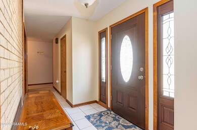 214 Bruce Foyer