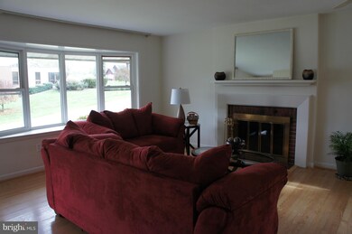 18635 Crestwood Dr, Hagerstown, MD 21742 - photo 3