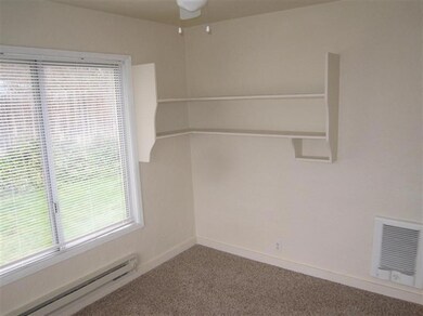 1104 NW Elm St, Grants Pass, OR 97526 - photo 6