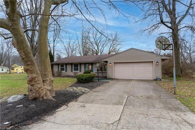 340 Buckeye Dr, Sheffield Lake, OH 44054 - photo 2