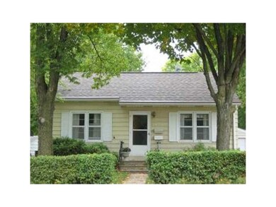 714 34th St SE, Cedar Rapids, IA 52403 - photo 2