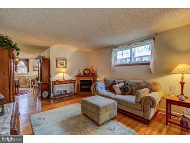 1084 W Ashland Ave, Glenolden, PA 19036 - photo 6