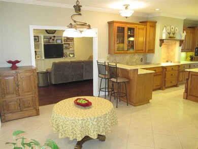 Spacious breakfast area. 18