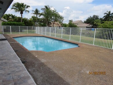 SIDE POOL