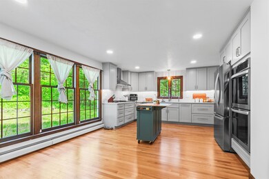Newly Updated Eat-In Kitchen