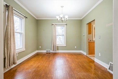 909 Daniels St NE, Cedar Rapids, IA 52402 - photo 4