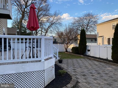 216 Sycamore Ave, Folsom, PA 19033 - photo 5