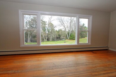 1806-Minot-LivingRoom2