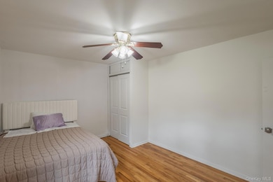 74-81 220th St unit 94B1, Oakland Gardens, NY 11364 - photo 5