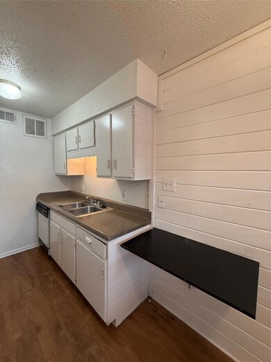2704 Salado St unit 106, Austin, TX 78705 - photo 6