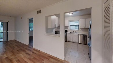 301 N Pine Island Rd unit 165, Plantation, FL 33324 - photo 3