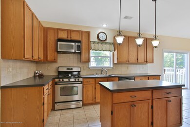 1010 Aumack Rd Jackson NJ-large-032-27-1