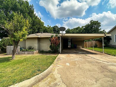 606 E Collins St, Decatur, TX 76234 - photo 4