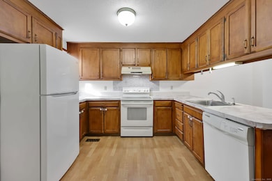 5 Foncine Ln unit 5, South Windsor, CT 06074 - photo 5