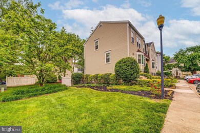 2326 Hunters Square Ct, Reston, VA 20191 - photo 5