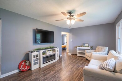 306 E 19th St N, Newton, IA 50208 - photo 4