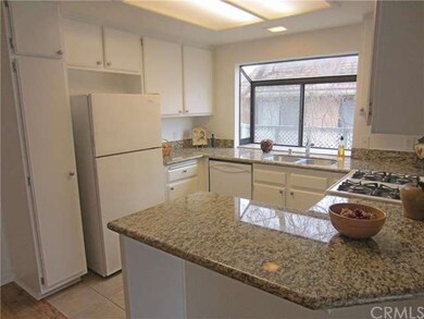 Light & Bright Upgraded Kitchen w/ Granite Counter