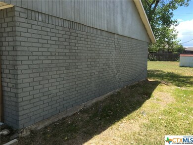 1002 S College Ave, Troy, TX 76579 - photo 2