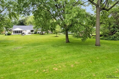 417 N Kingsway Dr, Aurora, IL 60506 - photo 4