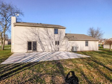 2652 W Woodview Dr, Zanesville, IN 46799 - photo 2