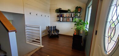 Foyer/Sitting Area