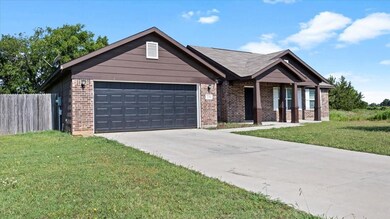 230 Candlewood Cir, Gainesville, TX 76240 - photo 6