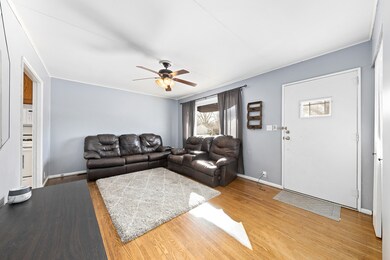 211 N Evanslawn Ave, Aurora, IL 60506 - photo 3