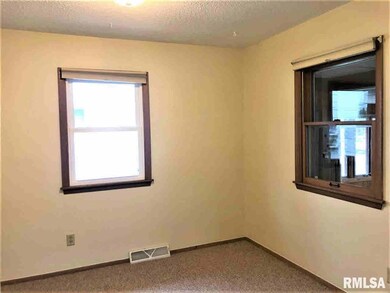 2324 Adams St, Davenport, IA 52803 - photo 6