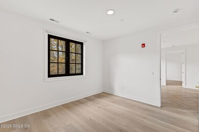 100 E Putnam Ave unit 304, Greenwich, CT 06807 - photo 5