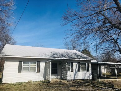410 W Cherokee Ave, Chouteau, OK 74337 - photo 2