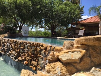 102 Mockingbird Ct, Laredo, TX 78045 - photo 5