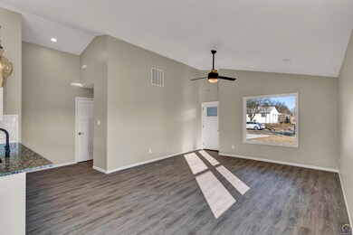 1195 SW Seabrook Ave, Topeka, KS 66604 - photo 6