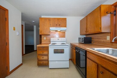 124 Charlton St unit A, Oxford, MA 01540 - photo 4