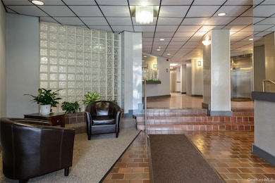 Westbury Terrace Condominiums unit 3F, Westbury, NY 11590 - photo 4