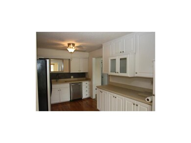 12702 Circle Dr, Shawnee, KS 66216 - photo 2