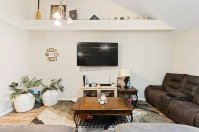 123 Lincoln Place Cir living 3