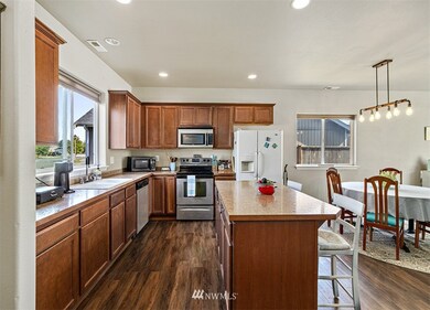 908 Grinnell Ave SW, Orting, WA 98360 - photo 4