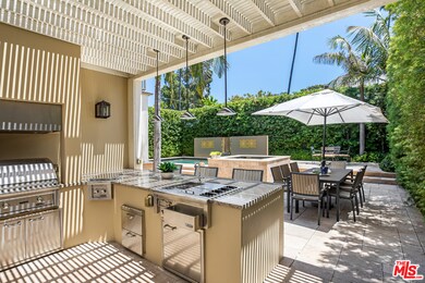 Outdoor Kitchen