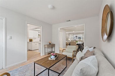 Entry living space