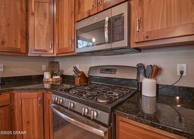 514 S 5th St, Grand Forks, ND 58201 - photo 4
