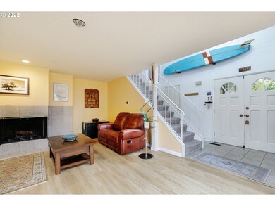 Living Room/Entrance