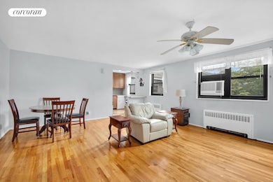 21-29 Utopia Pkwy unit UPSTAIRS, Bayside, NY 11360 - photo 2