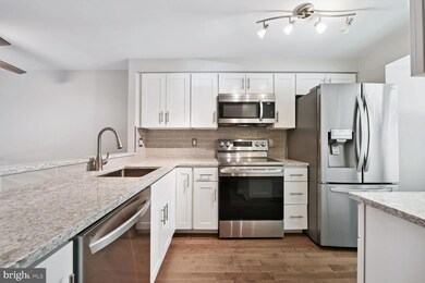 11935 Redtree Way, Reston, VA 20194 - photo 5