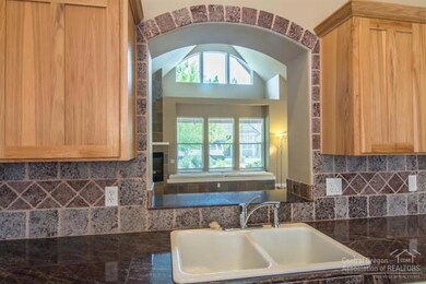 2392 NW Hosmer Lake Dr, Bend, OR 97701 - photo 7