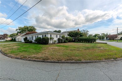 44 Carlisle St, Cranston, RI 02920 - photo 2