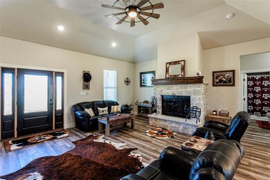 1155 Meadow Bend Cir, Stephenville, TX 76401 - photo 6