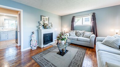 919 Pendleton Dr, Lansing, MI 48917 - photo 3