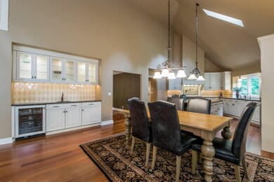 015-Breakfast_Nook-2940133-medium