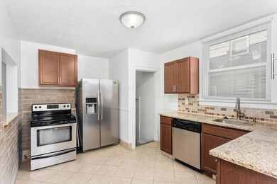 020_ 94 Whitethorne Ave 050-